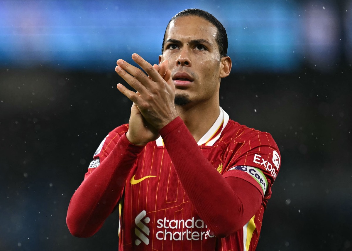 Liverpool's Dutch defender #04 Virgil van Dijk applauds the fans following the English Premier League football match between Manchester City and Liverpool at the Etihad Stadium in Manchester, north west England, on February 23, 2025. (Photo by Paul ELLIS / AFP)