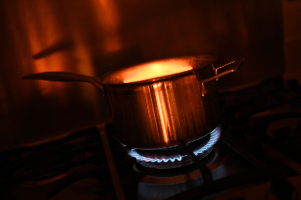 In this arranged photograph a pan is pictured on a gas hob in the kitchen of a residential property in Guildford, south of London on August 21, 2024. Photo by Justin TALLIS / AFP