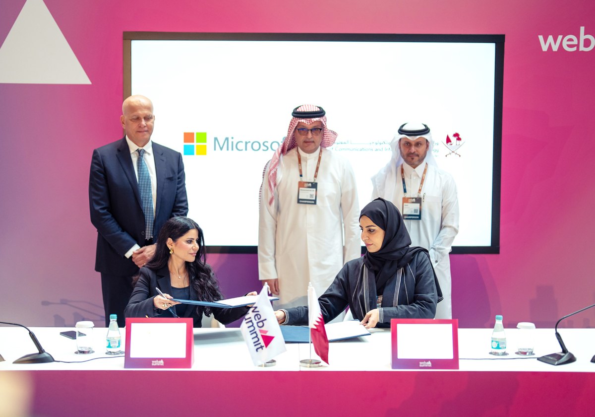 Minister of Communications and Information Technology  H E Mohammed bin Ali bin Mohammed Al Mannai witnessing the signing of the partnership initiative by Assistant Undersecretary for Digital Industry Affairs at MCIT  H E Reem Al Mansoori and General Manager of Microsoft Qatar, Lana Khalaf at the Web Summit Qatar 2025.