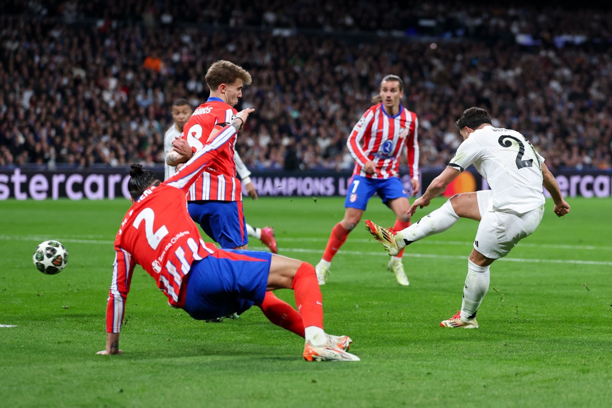 Real Madrid's Moroccan forward #21 Brahim Diaz (R) scores his team's second goal during the UEFA Champions League Round of 16 first leg football match between Real Madrid CF and Club Atletico de Madrid at the Santiago Bernabeu stadium in Madrid, on March 4, 2025. (Photo by Thomas COEX / AFP)
