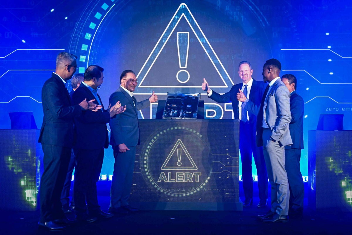 Malaysia's Prime Minister Anwar Ibrahim (centre L) and British chip giant ARM Holdings CEO Rene Haas (centre R) gesture during a ceremony for the launch of a collaboration between Malaysia and ARM Holdings in Kuala Lumpur on March 5, 2025. (Photo by Mohd RASFAN / AFP)
