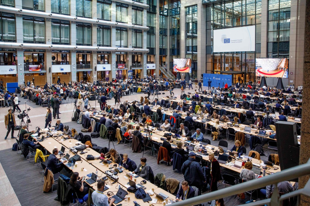 his photograph shows the Press Centre at the EU headquarters during the Special European Council to discuss continued support for Ukraine and European defence, in Brussels on March 6, 2025.  (Photo by HATIM KAGHAT / BELGA / AFP)