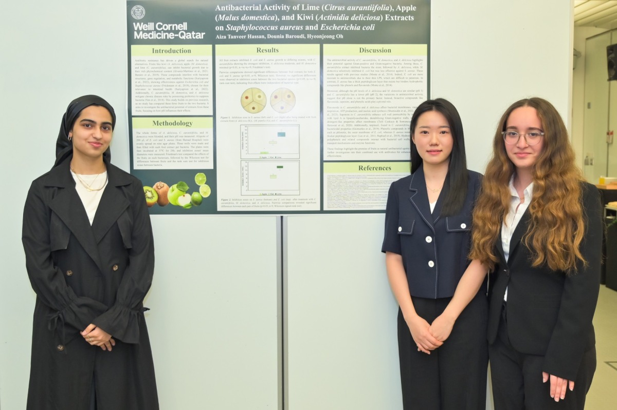 Students Aiza Tanveer Hassan, Hyeonjeong Oh and Dounia Baroudi during the presentation of  their projects.