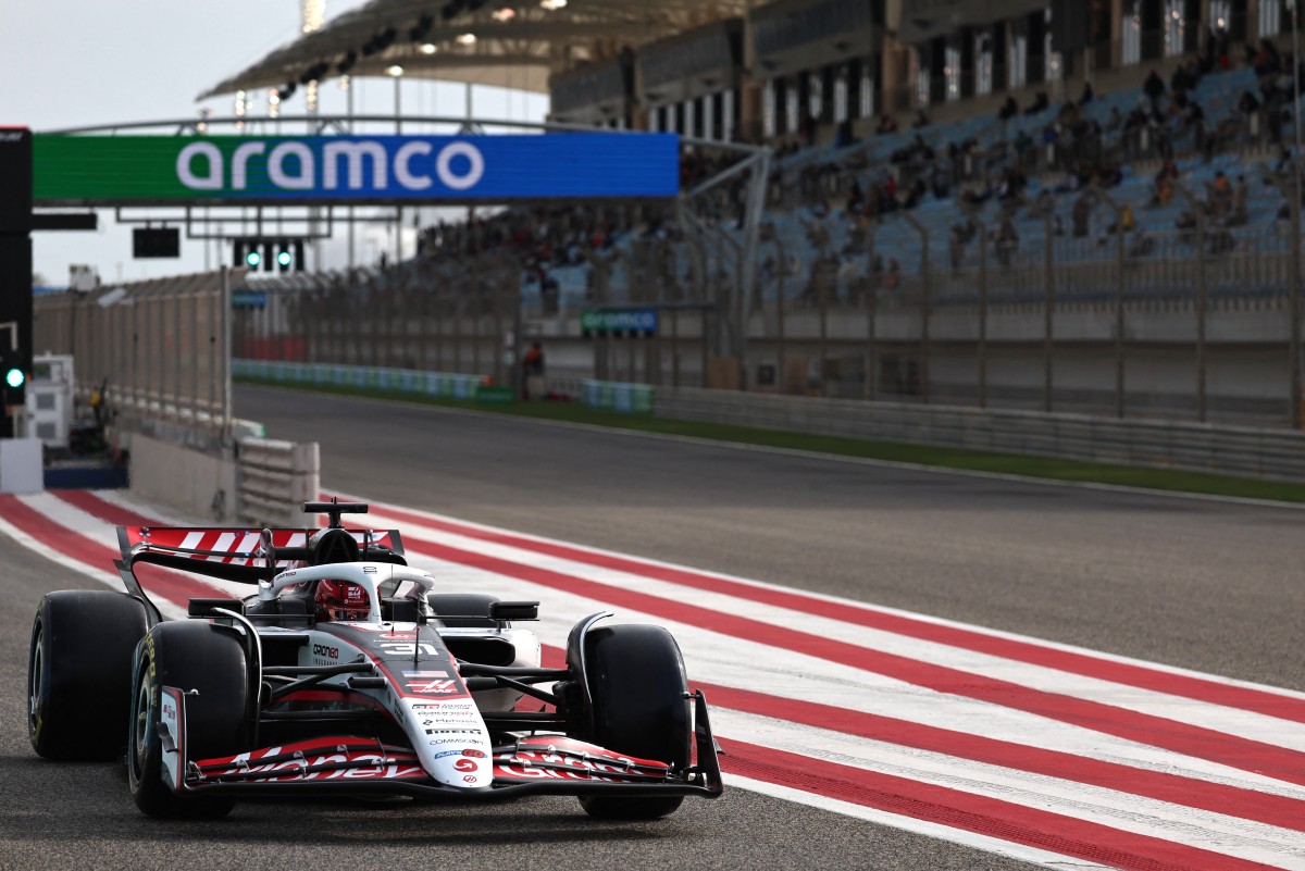 Haas F1 Team's French driver Esteban Ocon drives during the third day of the Formula One pre-season testing at the Bahrain International Circuit in Sakhir on February 28, 2025. (Photo by FADEL SENNA / AFP)
