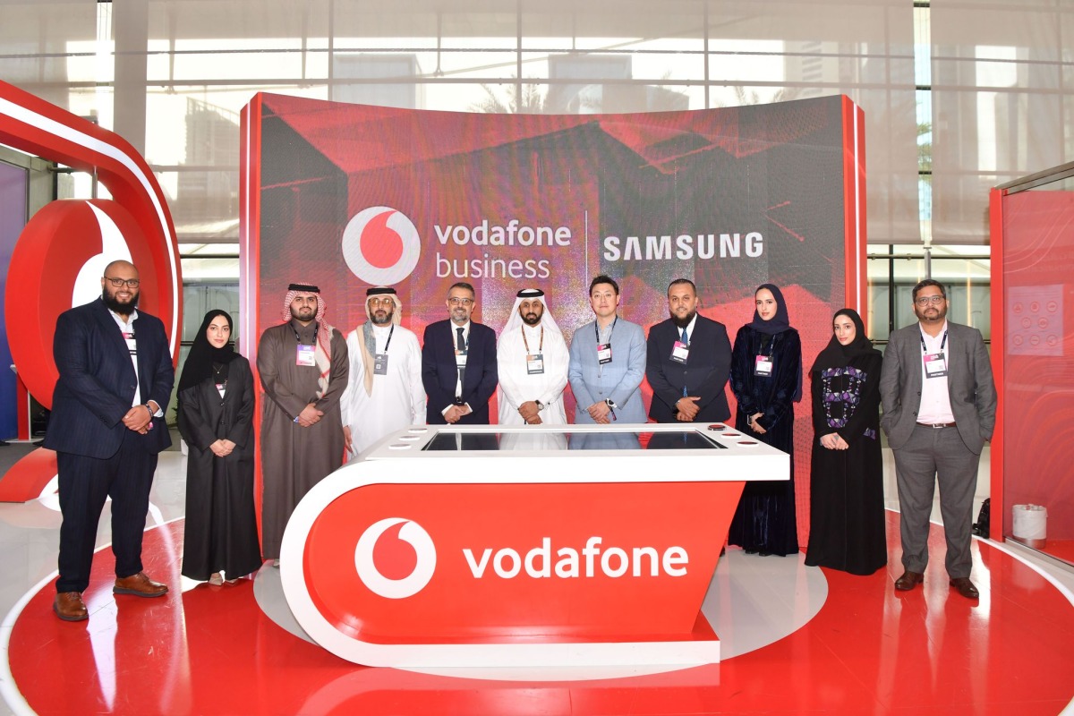 Vodafone Qatar and Samsung Gulf Electronics officials during the signing of the MoU.