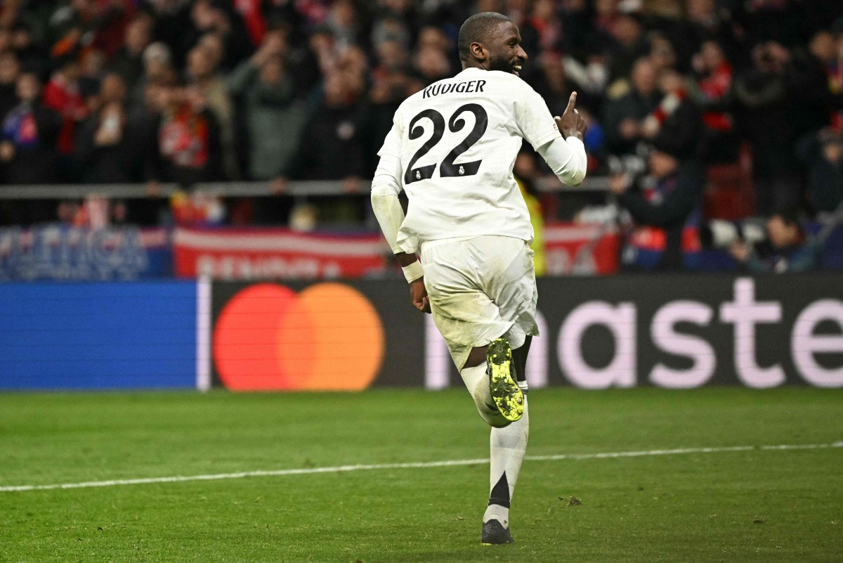 Real Madrid's German defender #22 Antonio Ruediger celebrates scoring during the penalty shoot out after the UEFA Champions League Round of 16 second leg football match between Club Atletico de Madrid and Real Madrid CF at the Metropolitano stadium in Madrid on March 12, 2025. (Photo by JAVIER SORIANO / AFP)
