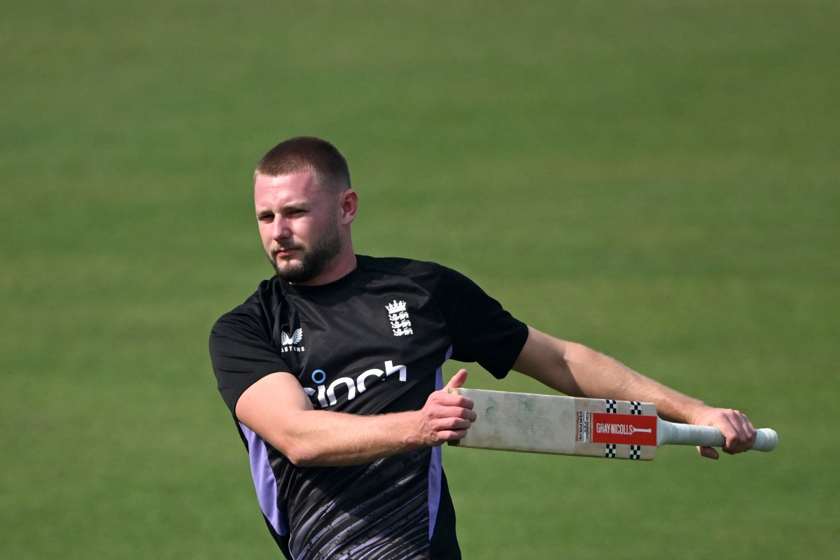 England’s Gus Atkinson attend a practice session ahead of their first Twenty20 international cricket match against India at the Eden Gardens in Kolkata on January 21, 2025. (Photo by Dibyangshu Sarkar / AFP) 